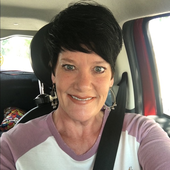 Meet your Posher, Lisa - Picture 3 of 4